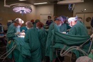Cómo fue la intervención. Hablaron los médicos del Garrahan que separaron a dos siamesas unidas por el abdomen