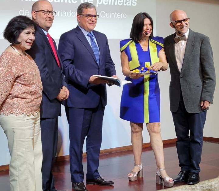 El fabricante de peinetas narra un tiempo de cambios