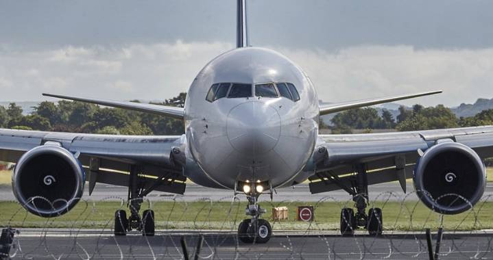 NHS to emulate ‘zero customers: 100% target’ triumph of air travel industry