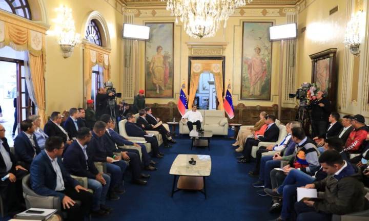 Diálogo en Miraflores: Presidente Maduro se reune con alcaldes de oposición