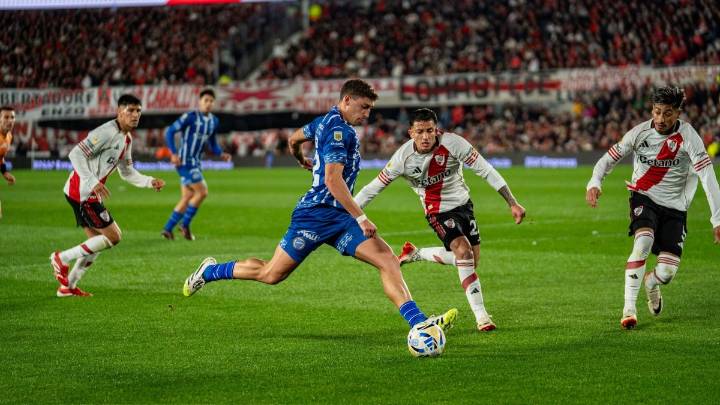 En un partidazo, Godoy Cruz cayó ante River en el Monumental y quedó al borde de la zona de descenso