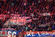 AUDIO. El caos continuó afuera: hinchada de la U abandonó el estadio Libertadores de América entre represión policial y pedradas