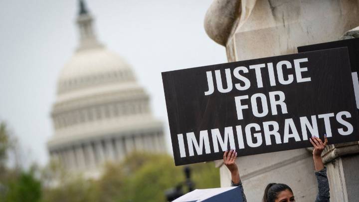 "Estados Unidos está tratando sistemáticamente de deslegalizar a las personas que aún están protegidas": analista sobre fallo que permite a la administración Trump poner fin al TPS