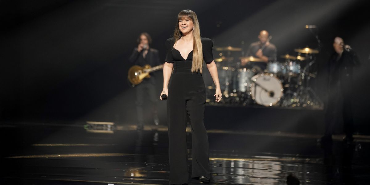 Kelly Clarkson Postpones Her Las Vegas Residency amid Family Emergency
