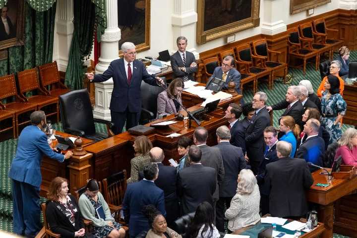 Aprueba Senado de Texas mapa electoral que favorece a republicanos