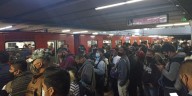Acusan discriminación en Metro CDMX, viralizan video donde policía niega acceso a usuaria trans