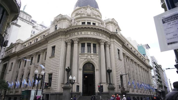 Bolsa de Comercio: el oficialismo define candidato tras la ruidosa movida opositora