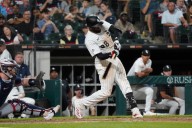 Luis Robert, jardinero central de Medias Blancas, abandona juego por dolor en el muslo izquierdo