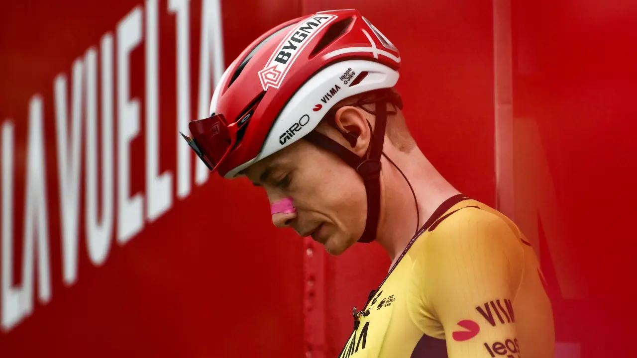 Jonas Vingegaard, envuelto en caída masiva en la Vuelta a España: sufrió varios raspones