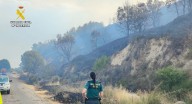 Los vecinos intentan apagar los incendios por su cuenta en Extremadura: “Es una imprudencia”