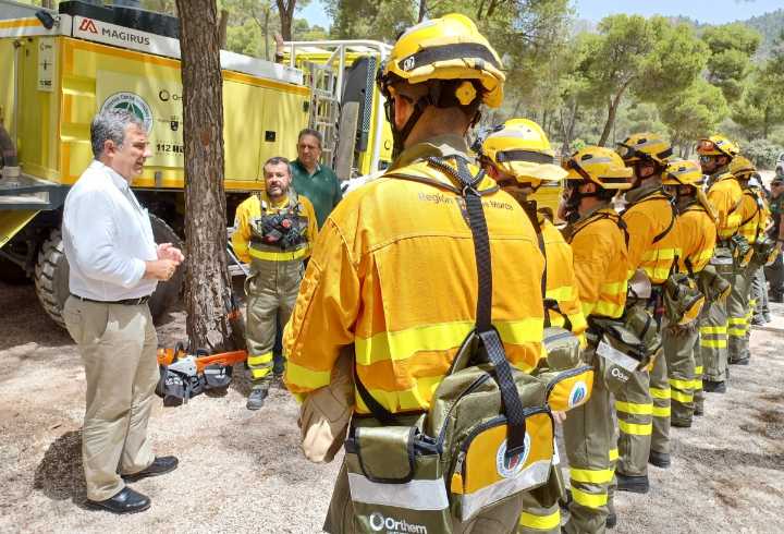 Región | La Región envía 20 efectivos y un helicóptero a Extremadura para ayudar en la lucha contra el fuego
