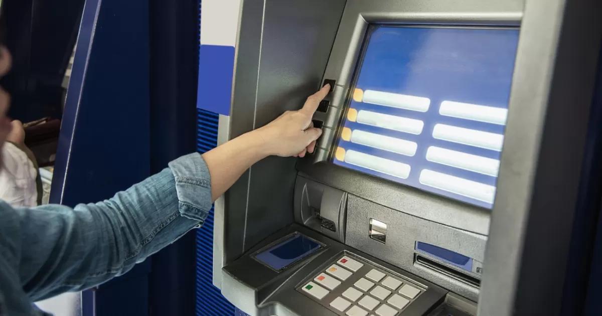 Alertan por nueva modalidad de estafa en cajeros automáticos con sofisticada tecnología