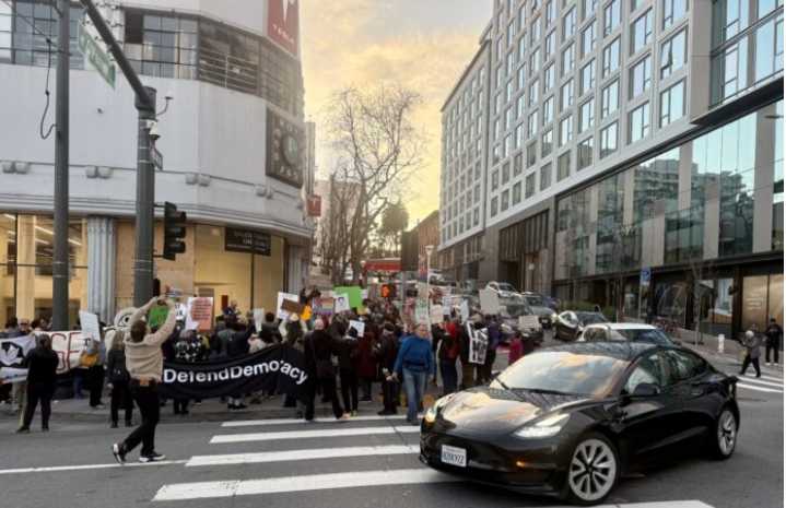 Law and order: Let’s put the Tesla robotaxis in jail