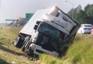 Fotos | Trailero queda herido en accidente sobre carretera 57