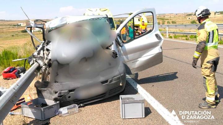 Dos heridos en Longares (Zaragoza) tras un accidente entre un camión y una furgoneta en la A