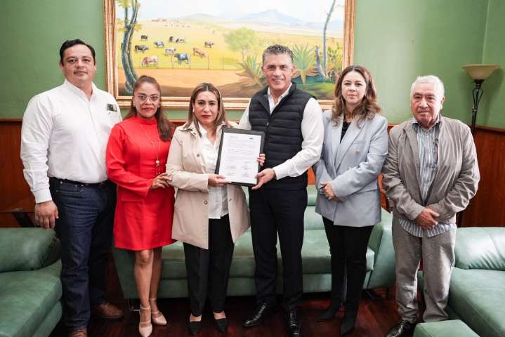 Firma alcalde Alfonso Sánchez convenio con la Canaco–Servytur en favor de mil 500 comerciantes de la capital