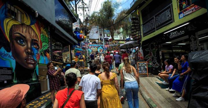 Estas son las cinco nacionalidades de los extranjeros que más visitan a Colombia