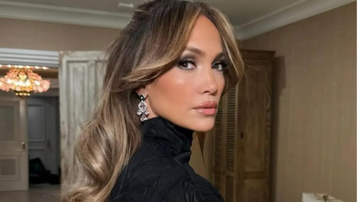 'Wow..Trying to Compete with Women Half Her Age': Fans Say Jennifer Lopez’s Latest 'Trashy' Bodysuit Crossed the Line, Accuse the Singer Of Chasing Relevance Over Dignity After Ben Affleck Divorce