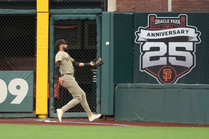 Tom Krasovic: Underperforming Giants allow Padres to focus on L.A.