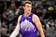 Warriors’ Lauri Markkanen Chase Takes Hit as Ex-NBA Exec Details Jazz’s Potential Plan Ex-NBA exec Bobby Marks reveals Utah’s potential plans for Lauri Markkanen, hindering the Warriors’ pursuit. Sidd