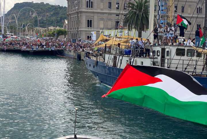 Gaza humanitarian flotilla departs Barcelona to break Israeli siege