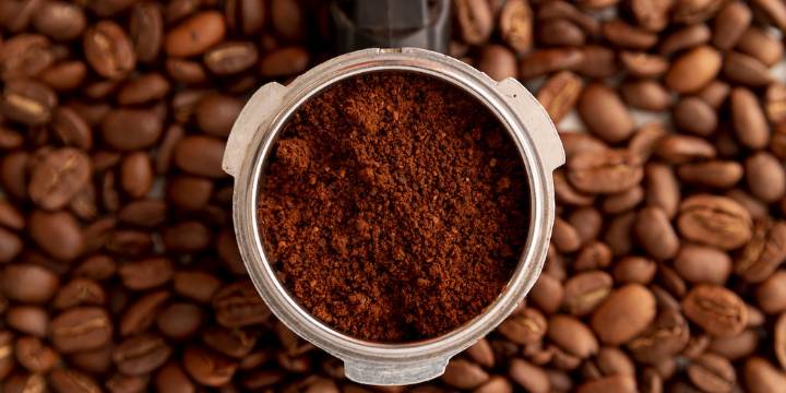 ¿El café molido debe conservarse en la heladera?