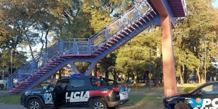 Colgaron una bandera con amenazas para Bullrich y Pullaro tras la detención del jefe de la barra de Rosario Central