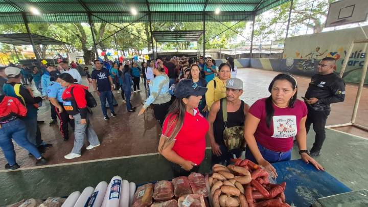 El Mercado Comunal del Campo llegó a El Manteco