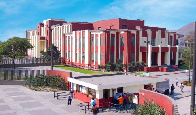 Joven que llegó a las 5:30 a.m. para rendir examen de admisión de la UNI: “Comía con un libro en la mano”
