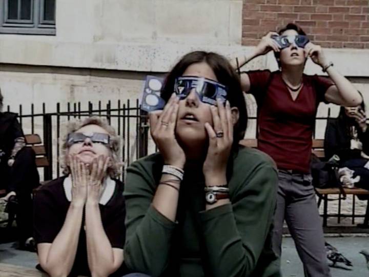 “Leer lo Real”: nuevo club de lectura gratuito en Valparaíso explora los límites entre ficción y documental