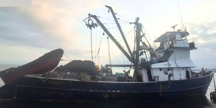 Perú interviene a 21 extranjeros en embarcación ecuatoriana por operaciones en aguas de Tumbes