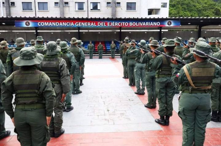 Militares venezolanos rechazan acusaciones de EU y reafirman lealtad a Maduro