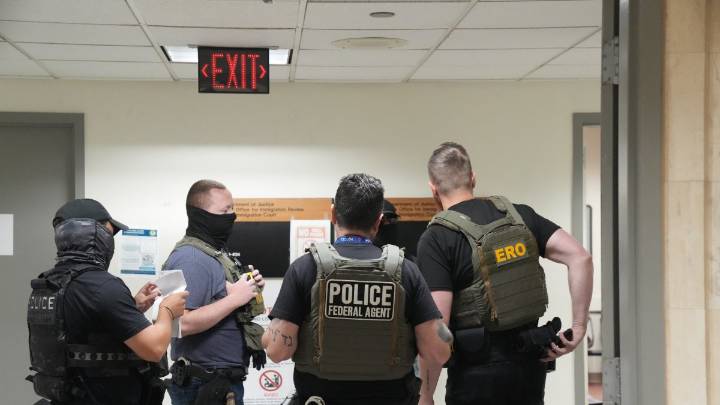 Las escuelas de California protegen a sus alumnos de los agentes del ICE
