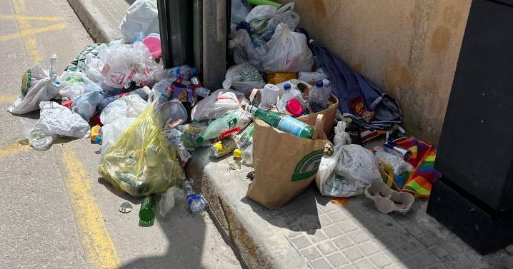 Vecinos de Ses Covetes denuncian la acumulación de basura en las calles: «Son los turistas los que ensucian»