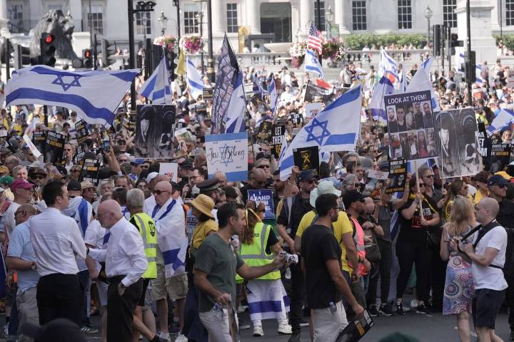 Hundreds march to Downing Street urging release of Israeli hostages