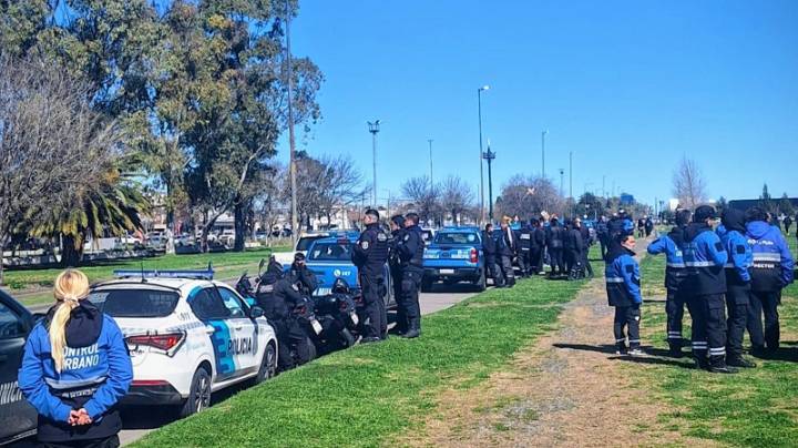 La Plata: sigue el hostigamiento del municipio hacia feriantes del Parque Saavedra
