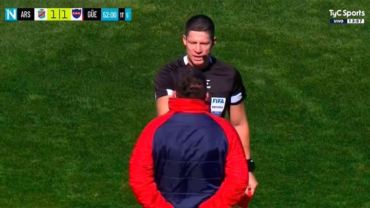 VIDEO: Pablo Martel fue expulsado y tuvo un fuerte cruce con el árbitro Ramírez