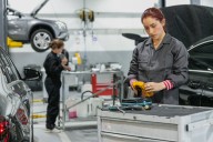 Mujeres mexicanas trabajan más… pero reciben menos