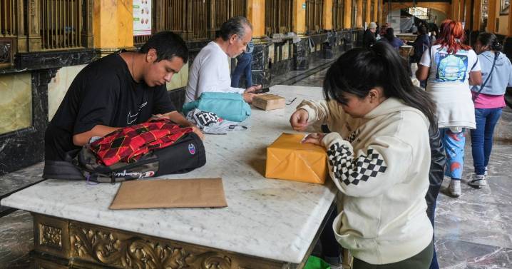 Mexico suspends postal shipments to the U.S. over latest tariff confusion