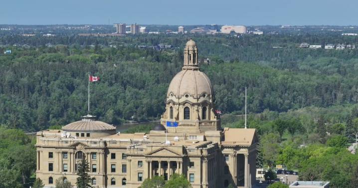 Alberta votes in favour of locking out teachers