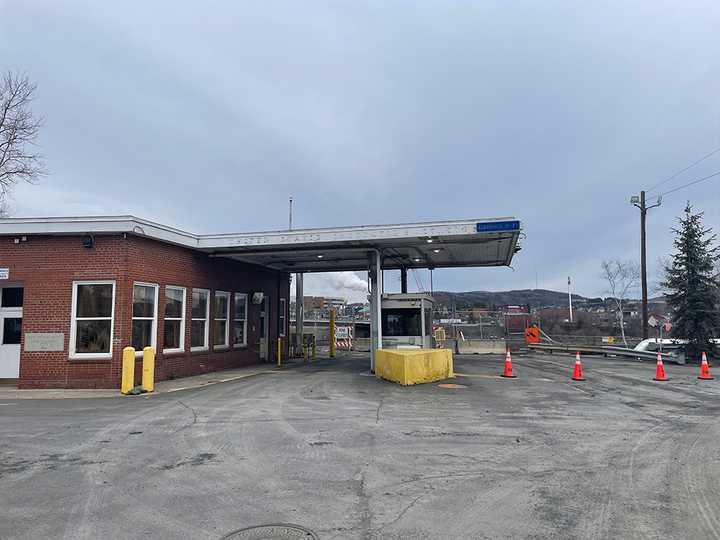 U.S. selling former border crossing facility along Saint John River