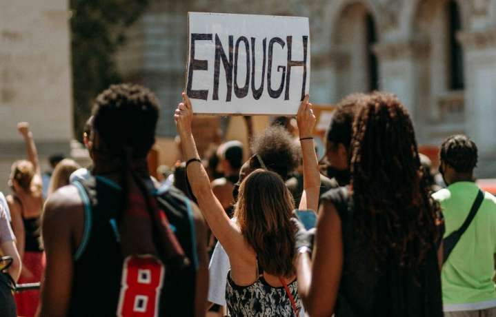Protesta en Houston por Labor Day va contra recortes y “billionaire takeover”