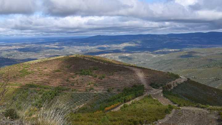 La Guardia Civil completa el rescate en la sierra de Béjar de una mujer que se había lesionado el tobillo