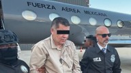 Encadenado de pies y manos, así es la primer imagen de "El Cuini" a su llega a EU