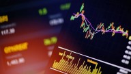 Los bonos en dólares bajan mientras los mercados globales esperan definiciones clave sobre la Fed