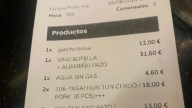 Denuncian a un restaurante de Ibiza por cobrar 12 euros por el cuelgabolsos
