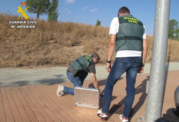 Tres detenidos en Albacete por el robo de cable de cobre en el alumbrado de una urbanización