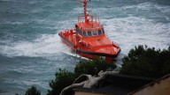 Rescatan una patera en Mallorca que llevaba seis días a la deriva con un muerto y 19 náufragos en estado muy precario