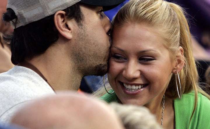 Enrique Iglesias y Anna Kournikova confirman que esperan a su cuarto hijo