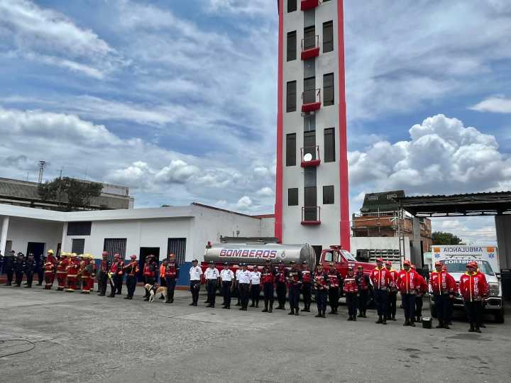 Iribarren fortalece a su Cuerpo de Bomberos con nuevos equipos y ratificación de liderazgo